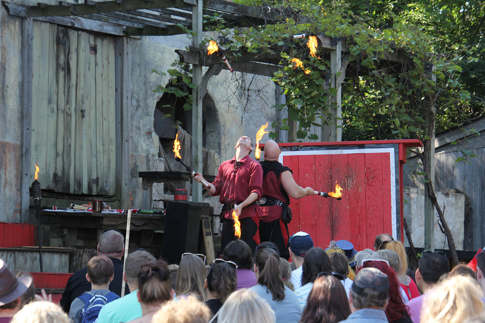 Renaissance Festival jugglers.JPG
